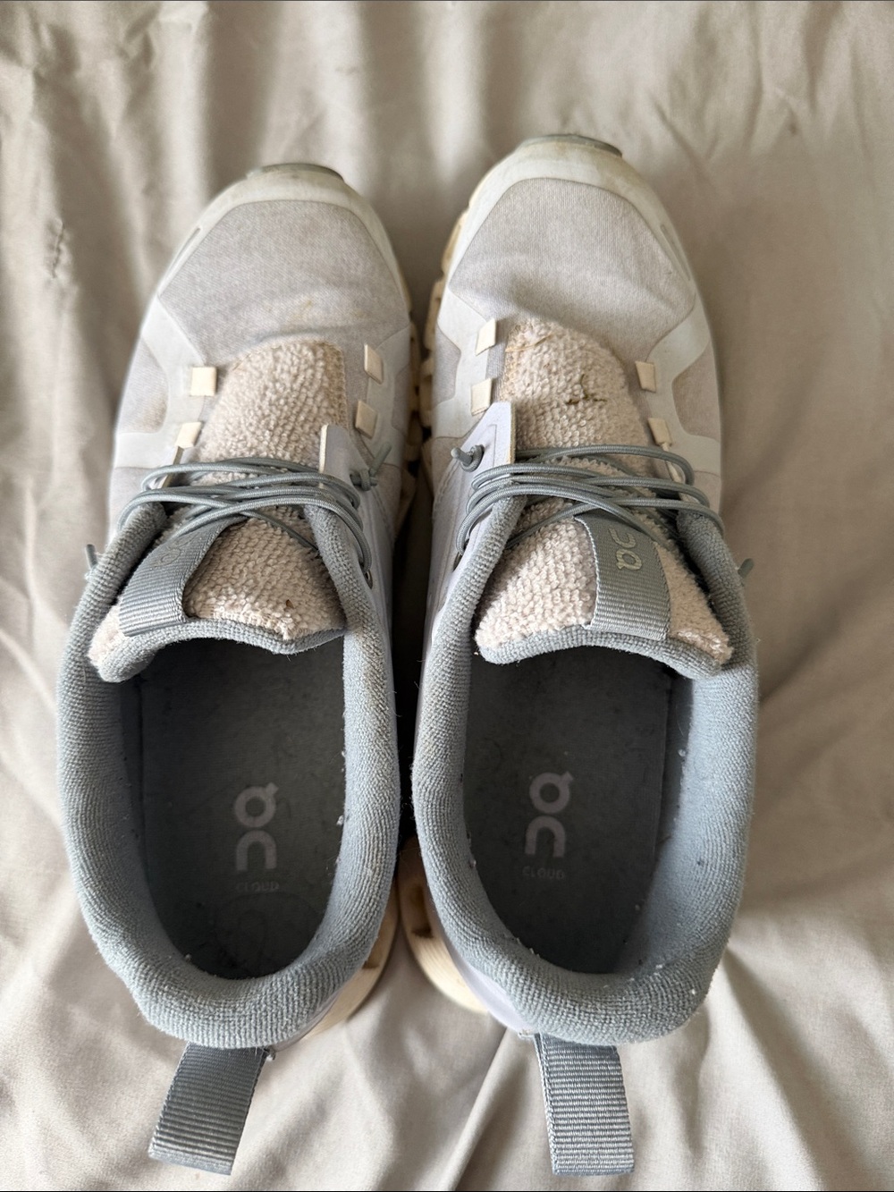 On Running Cloud Lightweight White & Light Gray Sneakers